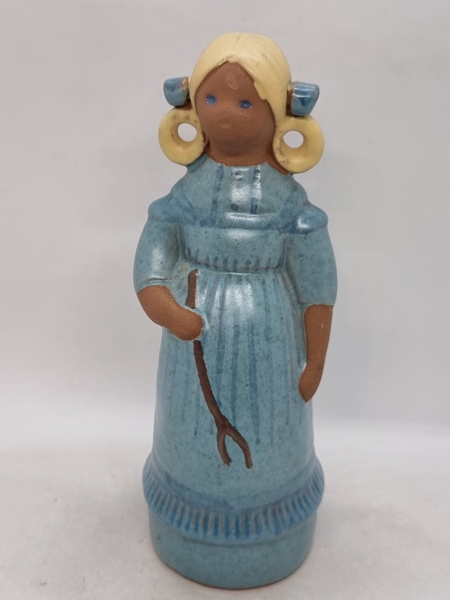 Ceramic Girl Figurine – Vintage Style