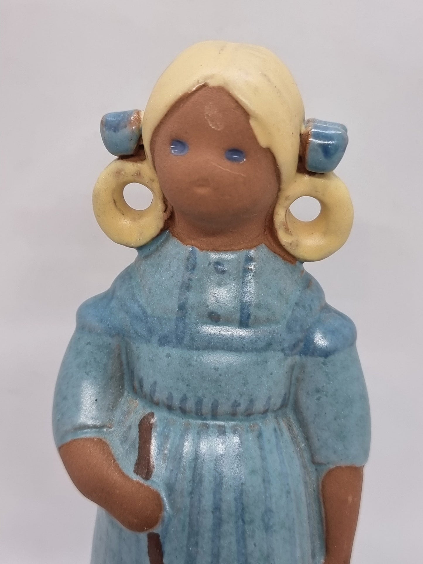 Ceramic Girl Figurine – Vintage Style