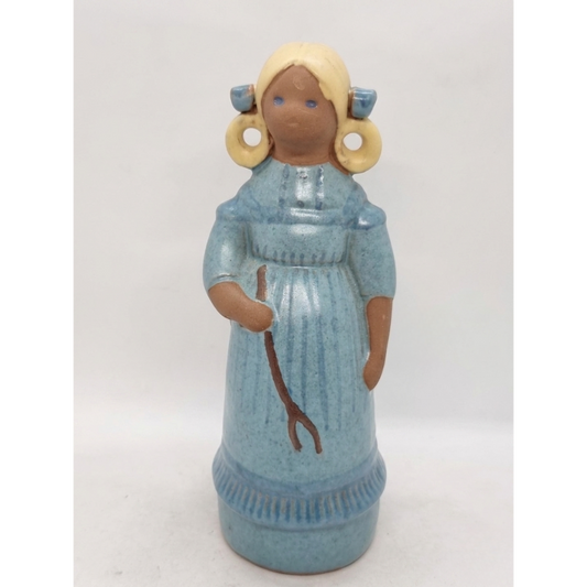 Ceramic Girl Figurine – Vintage Style